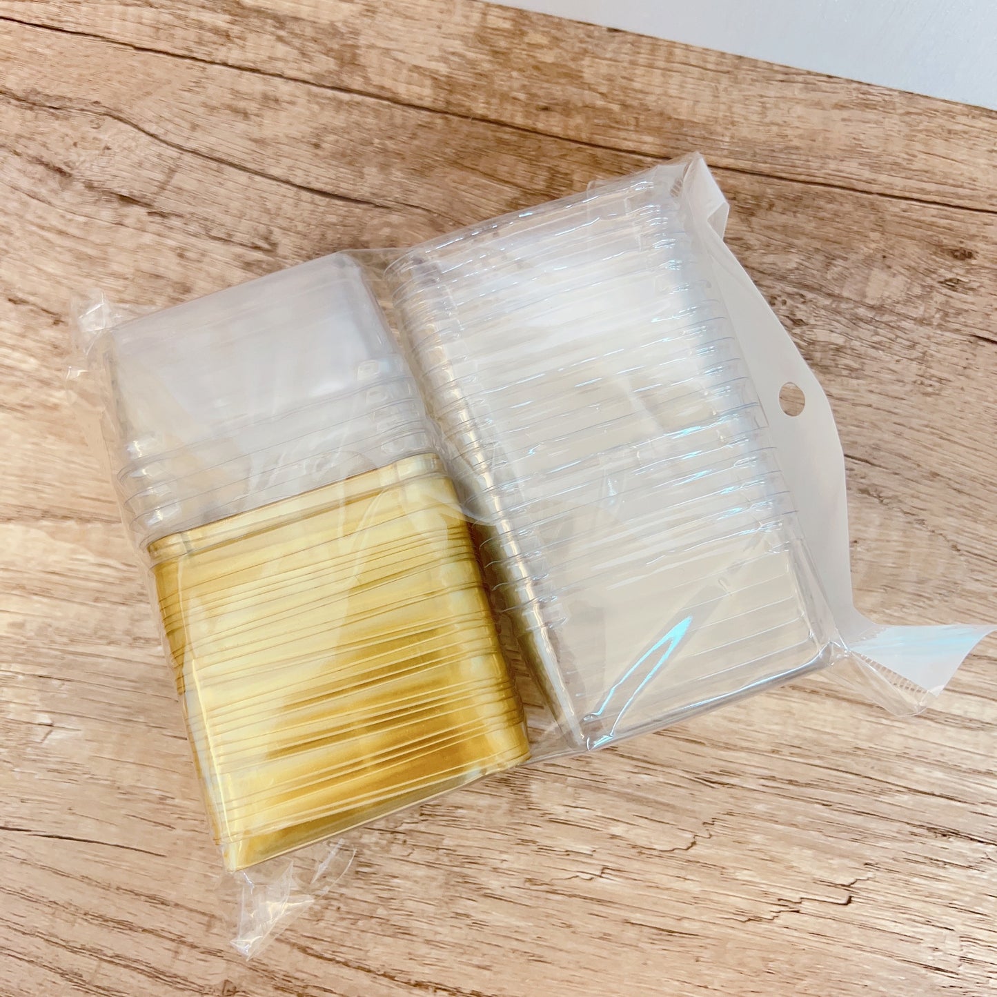 方形金色膠托連蓋(約5.8x4cm)  - 23-25個 Plastic Container with Lid (5.8x4cm) - 23-25 pcs